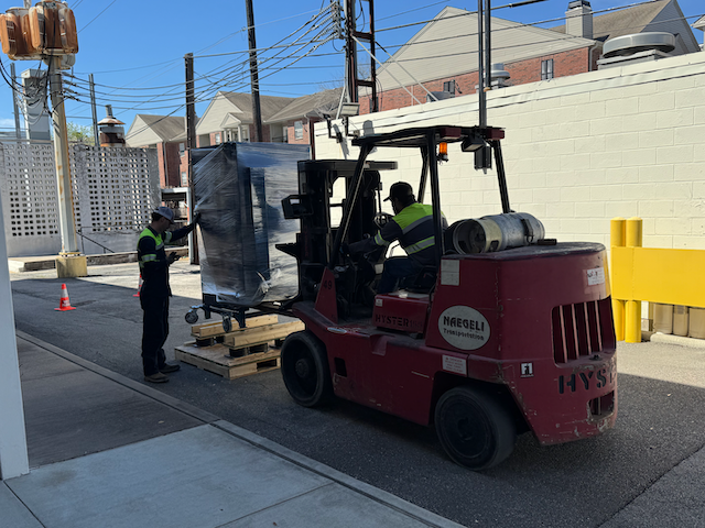 Lifting kiln off of the pallet